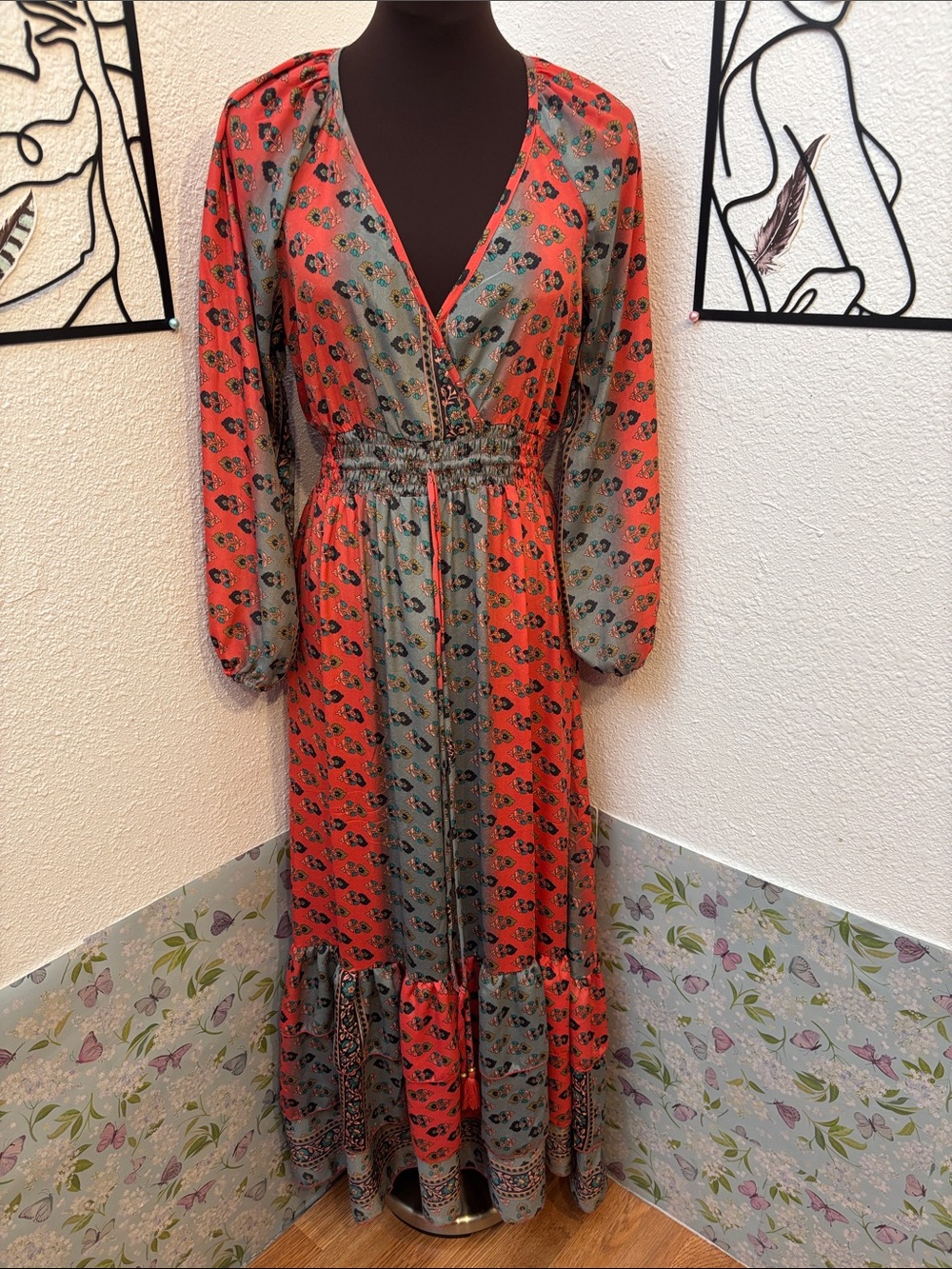 Beautiful coral pink and gray floral high-low tiered ruffle maxi dress. Size L.
